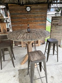 High Top Pub Table With 4 Stools 