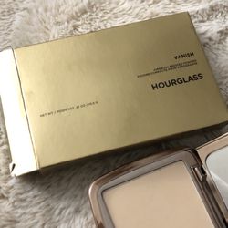 Hourglass Vanish Airbrush Pressed Powder Translucent Medium
