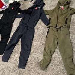 Nike Techs (LARGE IN TEENS)