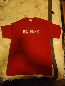 Etnies tee shirt size large nwt