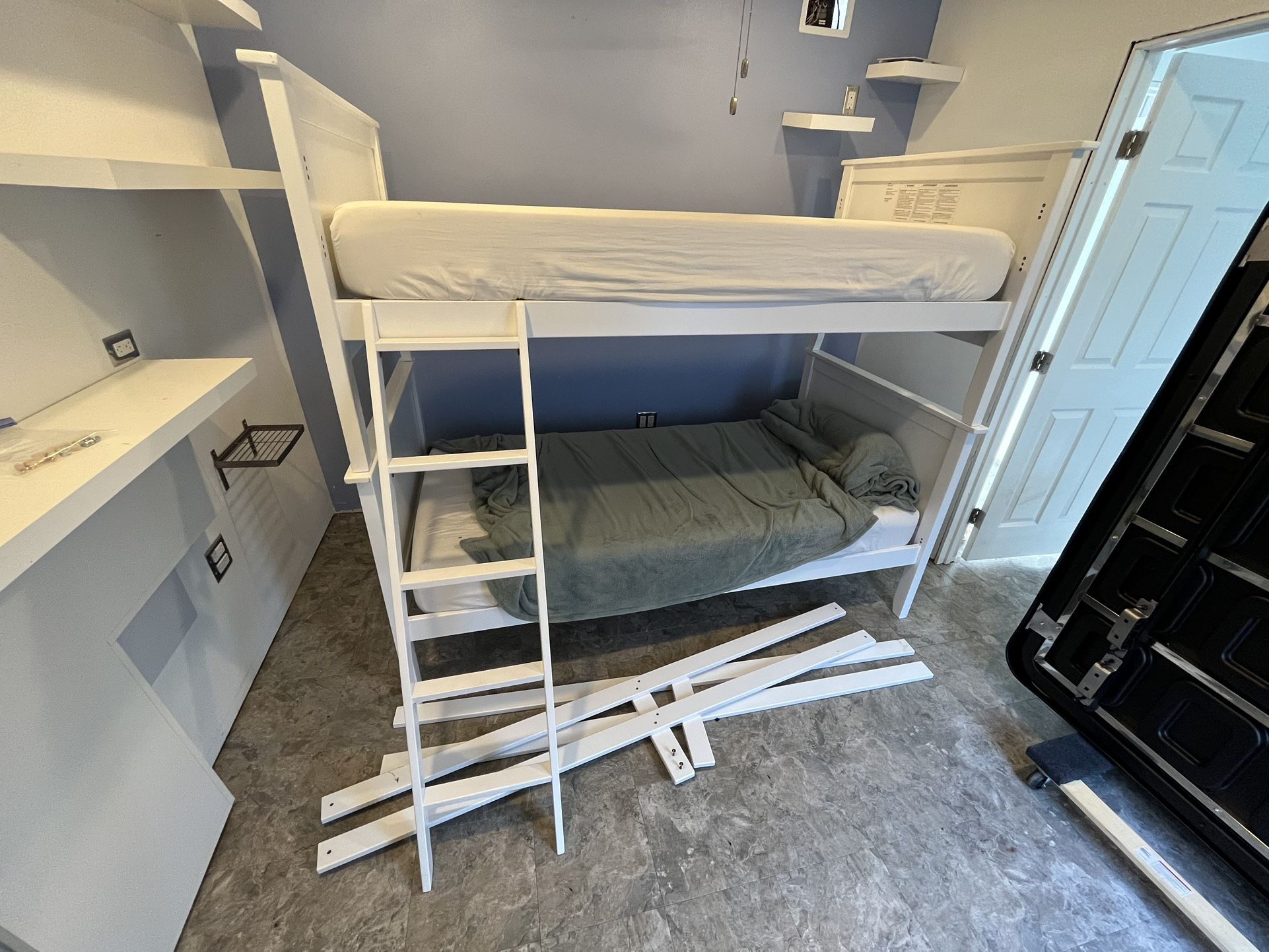 Signature Design by Ashley Lulu Traditional Youth Twin Over Twin Bunk Bed