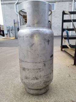 Full forklift propane tank