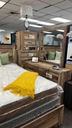 Bedroom set Queen 4 pc 😍😱