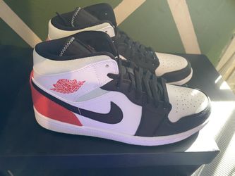 Jordan 1 Mid Se Red black toe Size 11