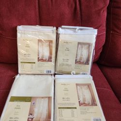 Cortinas nuevas 4 paquetes por $25