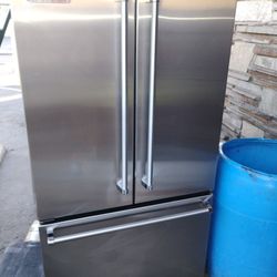 Viking  Professional Counter Depth Refrigerator French Door  Stainless Steel 