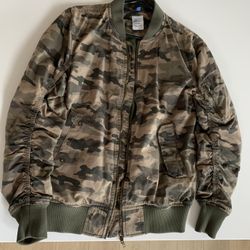 Jacket. Camouflage Jacket 