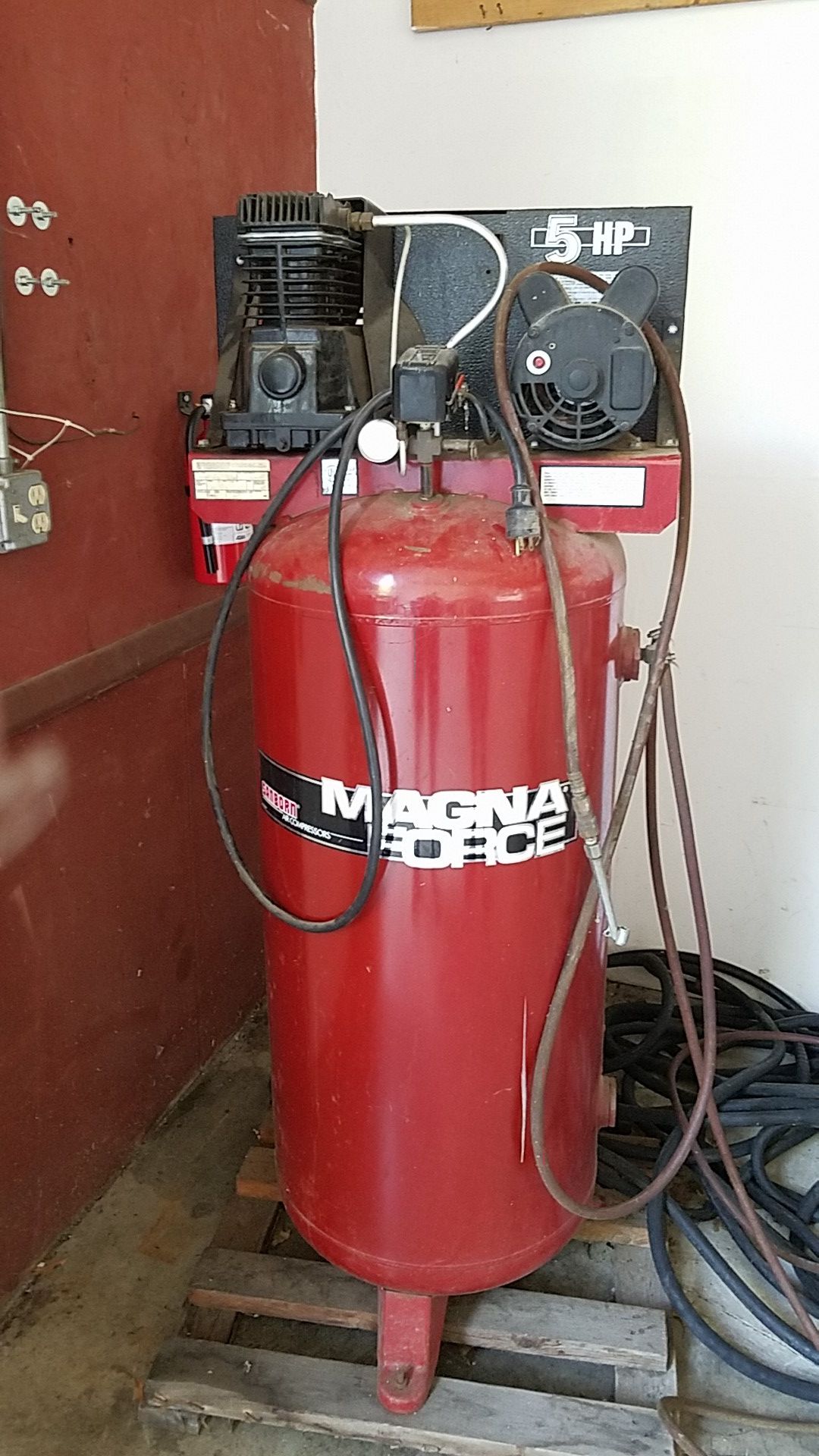 60/gal air compressor 5HP Sanborn Magna force model#G500BPL60V2 140PSI.