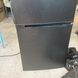 Dorm Refrigerator Mini Freezer On Top 2 Door 