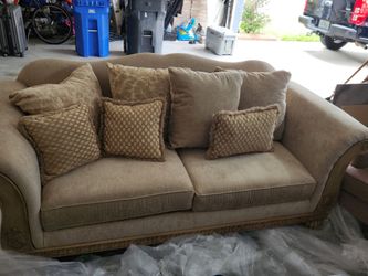 Like new couch and pillows