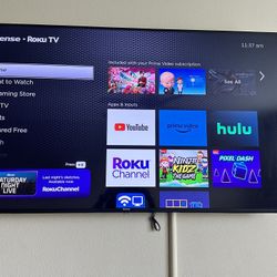 Hisense 55” Roku   Tv With Remote