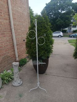 59" Mid Century Regency Style free Standing  metal 2 rings towel tree