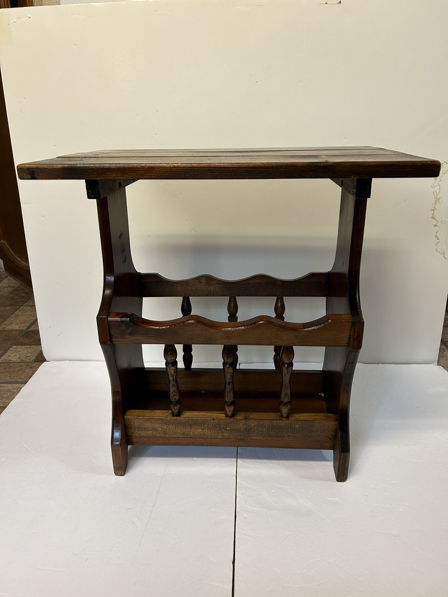 Vtg Magazine Rack / End Table
