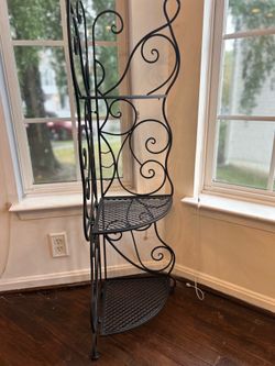 Metal plant stand