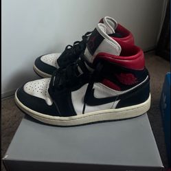 Jordan 1 mid size 6y -used (no box)