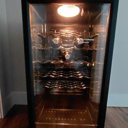 Wine Cooler / Wine Fridge (20-24 Bottles)