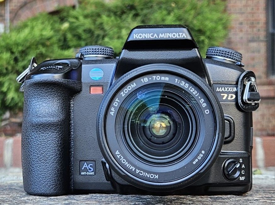 Minolta 7D DSLR Camera with 18-70mm Lens and Battery Grip