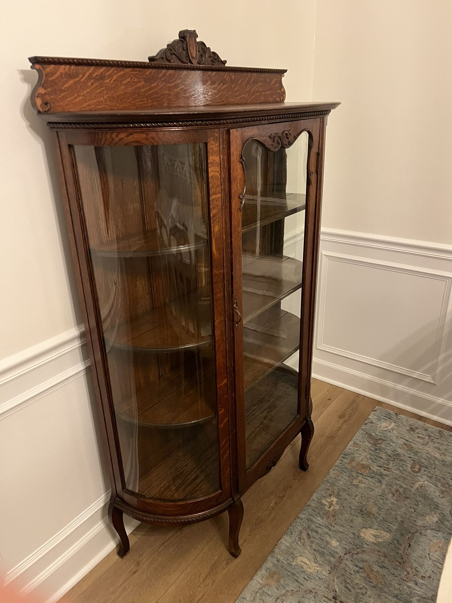 1800’s Hutch/China Cabinet Solid Oak (price Negotiable)