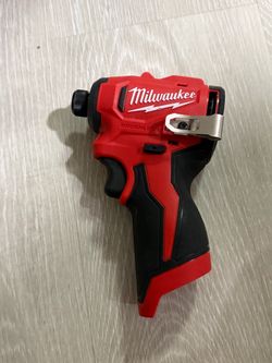 Milwaukee m12 compact impact drill