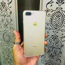 iPhone 7 plus 32GB Unlocked 