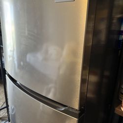Frigidaire Fridge