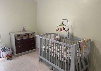Baby Crib Includes New Mattress and New Sheet