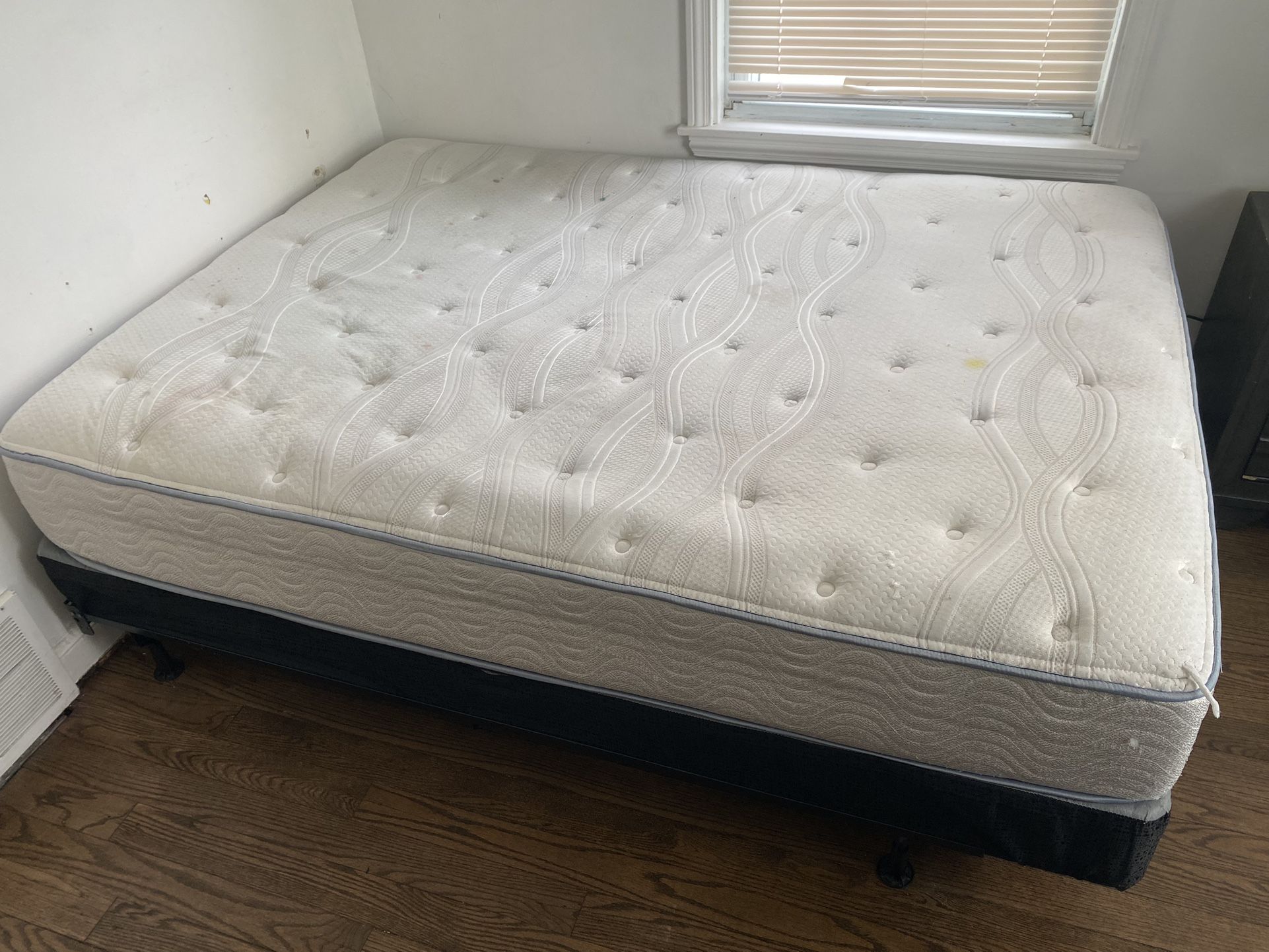 FREE Queen Bed, Desk, Chair, Nightstand & Mirror