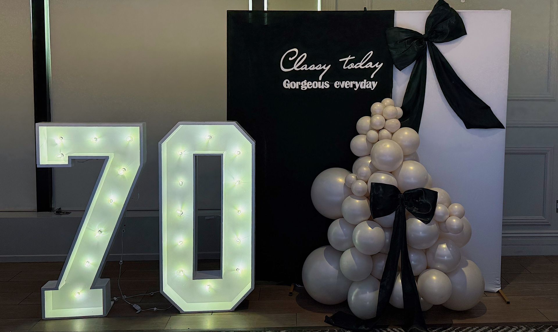 Backdrops With Balloon Garlands