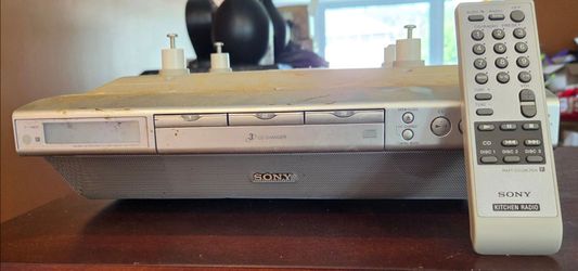 Sony 3 Disc/CD/ Radio w/ remote