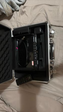 CAMERA OR T.V NOT SURE (NEW) 100$