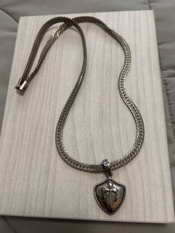 Cadena stainless con dije mide 25 plg largo