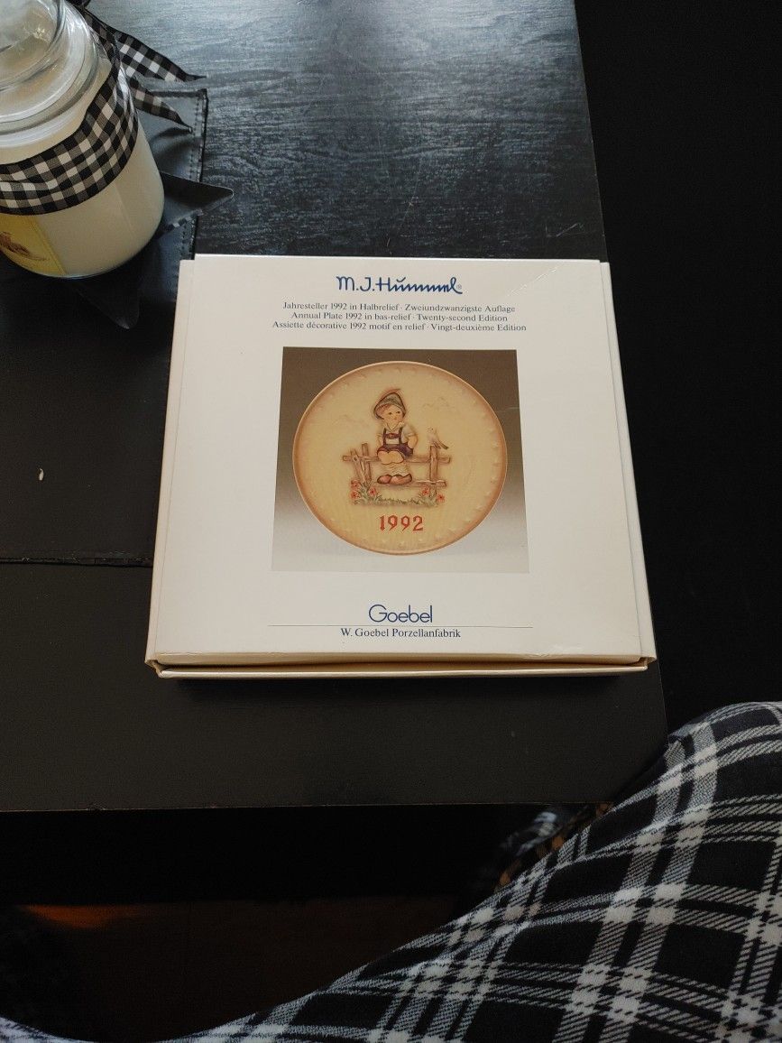 1992. Hummel Plate