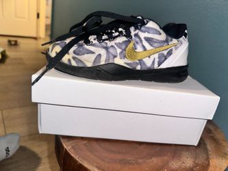 Kids basketball shoes