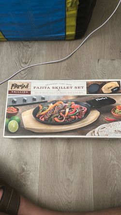 Parini Seasoned Cast Iron Fajita Skillet Set