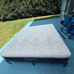 DISPLAY MODEL NOVAFORM KING SIZE MEMORY FOAM MATTRESS in excellent condition 