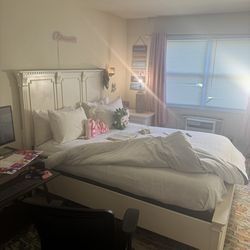 Raymour And Flanigan Queen Size Bed frame