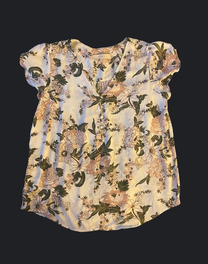 LOFT Pink & Green Beautiful Floral Blouse. Size Medium.