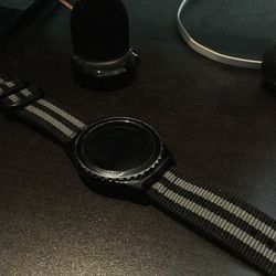 Samsung Gear s2 Smart Watch (includes 6 bands)