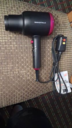 Wavytalk hair dryer w / attachments