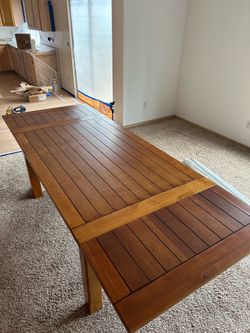 Solid wood table with chairs Solid wood table with chairs