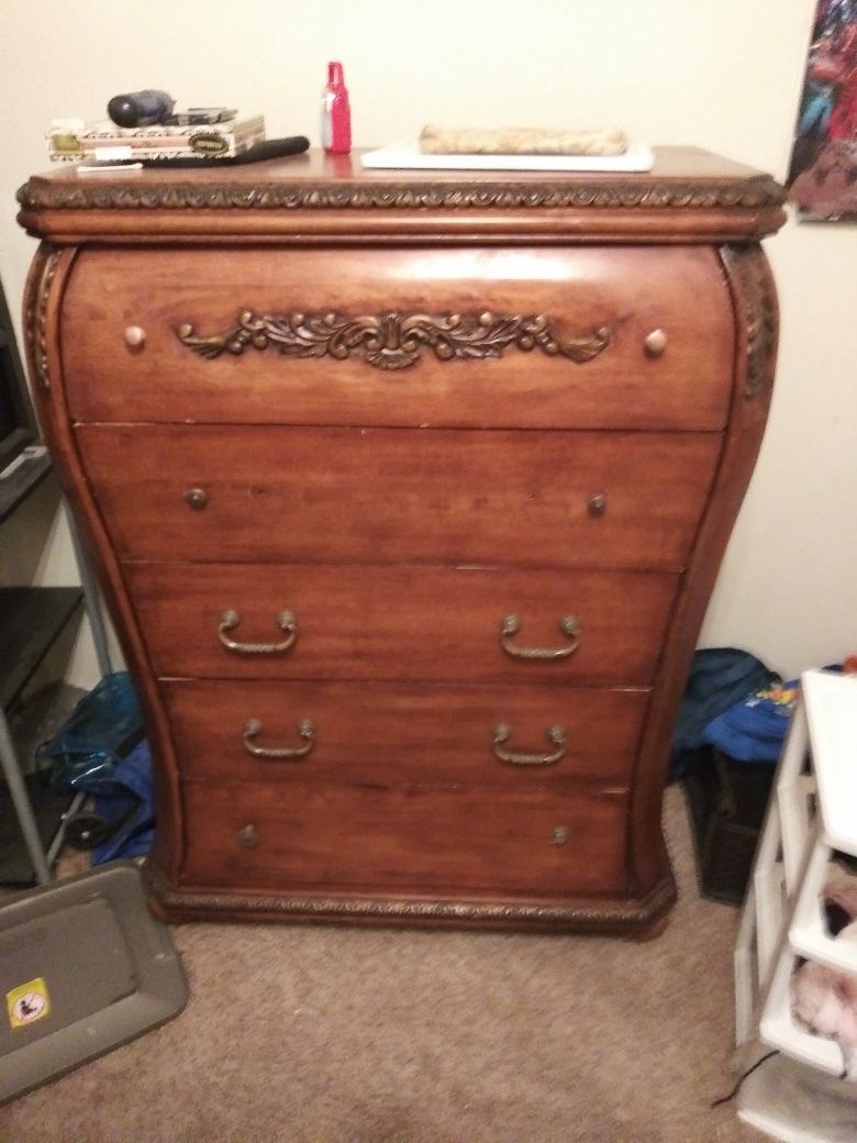 Chest of drawers