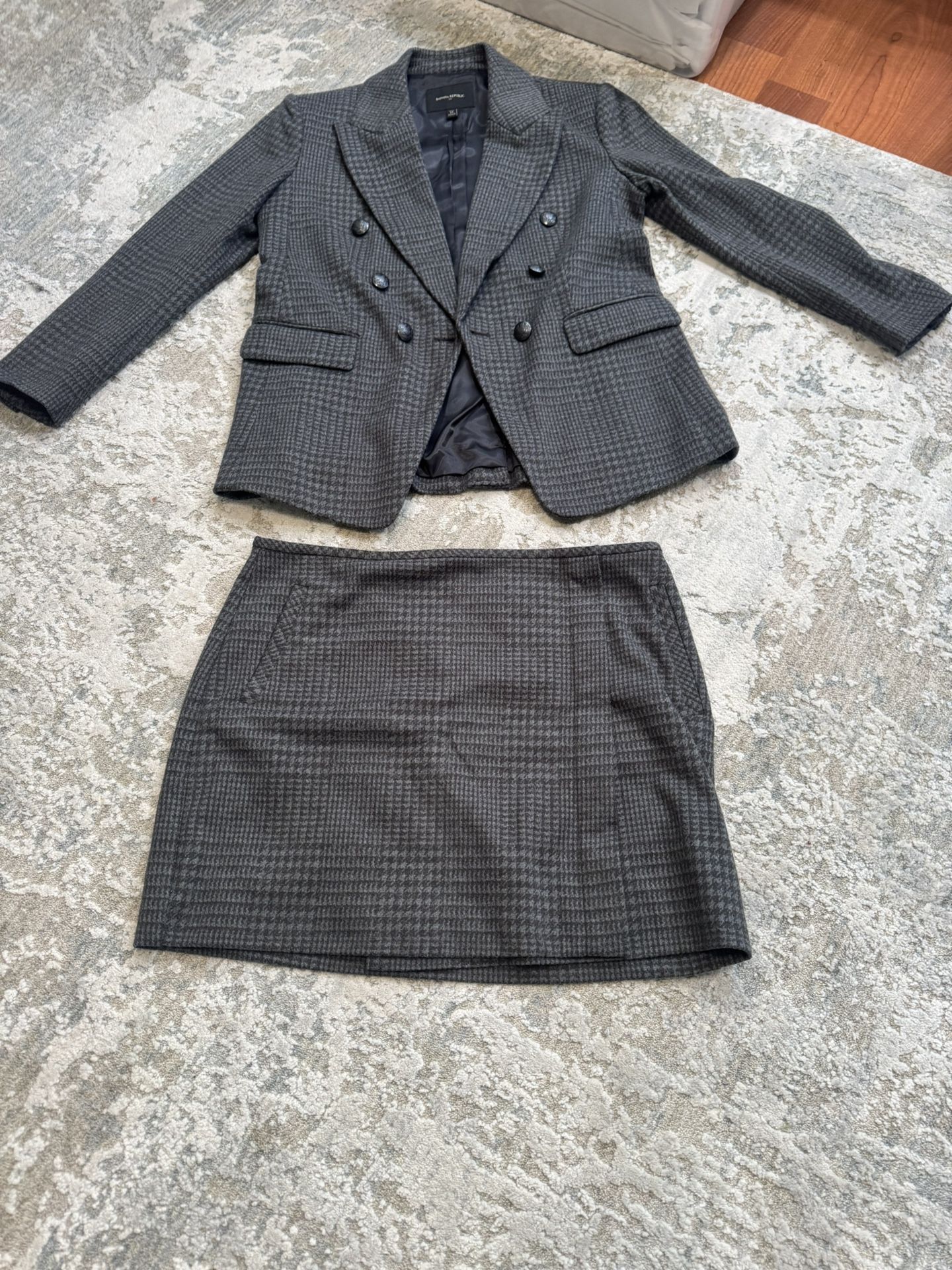 Banana Republic Suit Skirt Blazer Size 12 Set Women’s Clothes Women Clothing Professional Work Workwear 