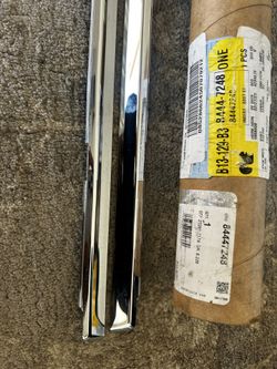 2021-2023  New Genuine GM Side Step Chrome Insert