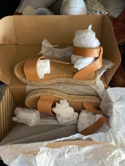 Brand New size 7 Soludos