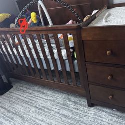 Davinci Charlie 4-in-1 Convertible Crib & Changer