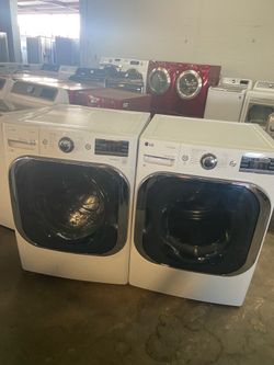 LG Jumbo Capacity Washer & Dryer Set – Square Door – Excellent Condition