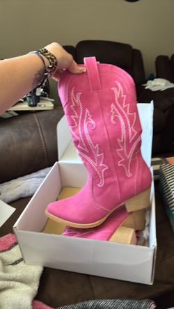 Woman’s size 9.5 boots