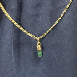 Dije, canotillo, Amuleto O  Charms.  En oro Con Esmeralda