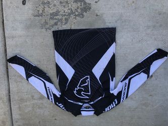 Thor dirt bike riding jersey. Size youth small.