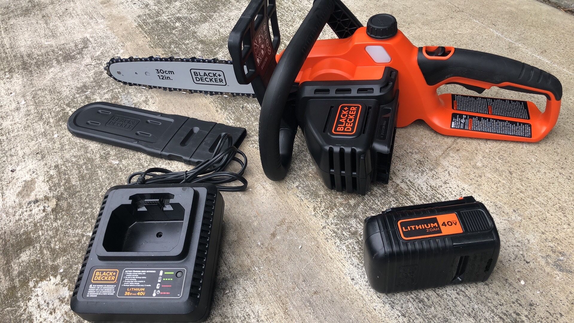40 Volt Chainsaw Black And Decker With Battery And Charger Saw Is Brand New